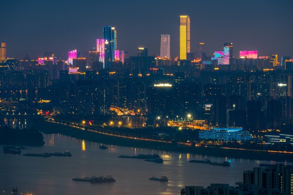 夜色中的高楼
